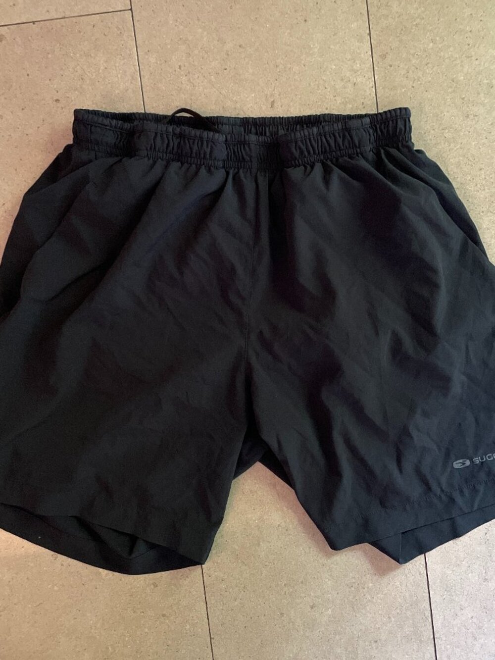 Sugoi Black Titan 7" shorts - Med/Large